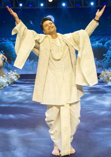 क्या विवादित गाने सुनने से बढ़ती है उनकी लोकप्रियता? जीशु सेनगुप्ता का अनोखा नजरिया