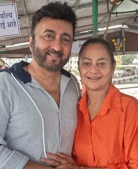 क्या आप जानते हैं मास्टर राजू और जरीना वहाब की पुरानी यादें? देखिए उनकी खास तस्वीर!
