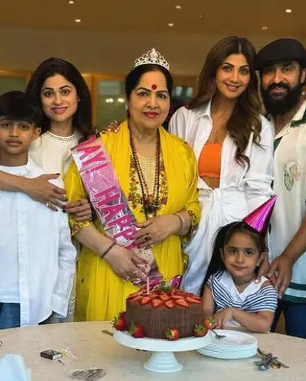 शिल्पा शेट्टी ने मां के जन्मदिन पर साझा की पुरानी यादें, भावुक पोस्ट किया