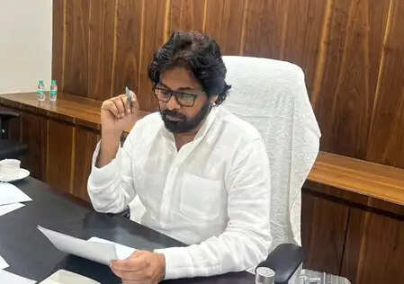 भारतीय सिनेमा के दिग्गज भारतीराजा का निधन: पवन कल्याण ने जताया शोक
