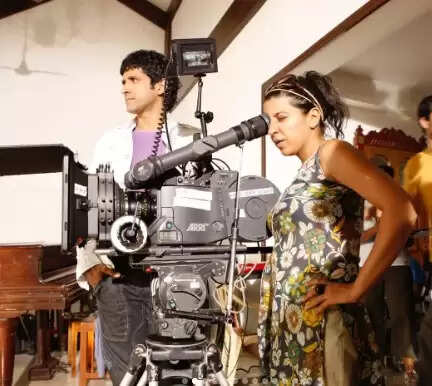 क्या आप जानते हैं जोया अख्तर की पहली फिल्म 'लक बाय चांस' के बारे में? जानें इसके 17 साल पूरे होने पर क्या कहा!