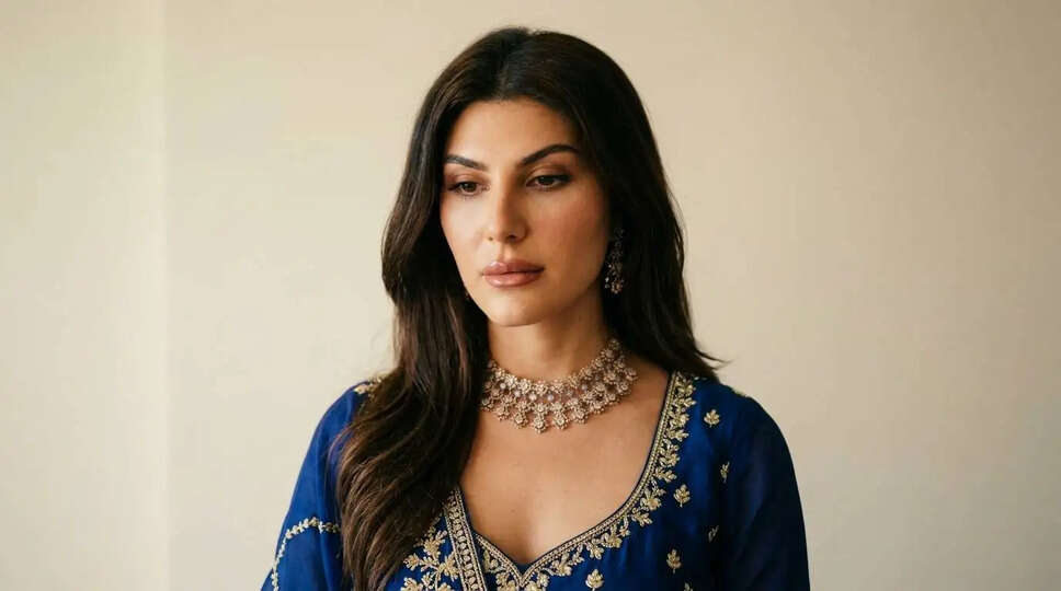 Elnaaz Norouzi: एक उभरती हुई प्रतिभा जो सच्चाई और भावनात्मक गहराई से प्रेरित है