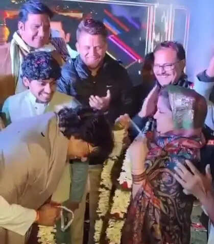 आशुतोष राणा और रेणुका शहाणे ने मनाई शादी की 25वीं सालगिरह, साझा कीं यादें