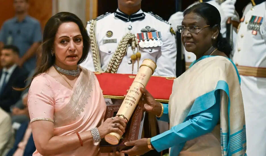 धर्मेंद्र को मरणोपरांत 'पद्म विभूषण' से सम्मानित किया गया, हेमा मालिनी ने साझा की भावुक यादें