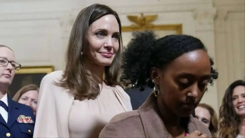 क्या Zahara Jolie-Pitt अपने पिता का नाम हटाने की तैयारी में हैं?