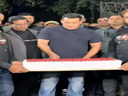 सलमान खान का 60वां जन्मदिन: जानें कैसे मनाया इस खास दिन को और क्या है उनकी नई फिल्म का हाल!