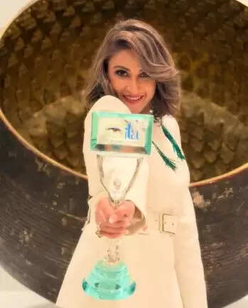 उर्वशी ढोलकिया को मिला 'माइलस्टोन अचीवमेंट अवॉर्ड', जानें कोमोलिका के बारे में उनकी खास बातें!