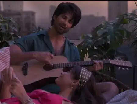 क्या है 'कॉकटेल 2' का नया रोमांटिक गाना 'तुझको'? जानें शाहिद और रश्मिका की केमिस्ट्री के बारे में!