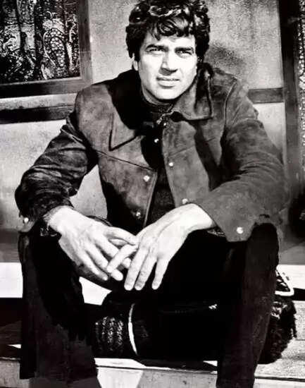 बॉलीवुड के ही-मैन धर्मेंद्र का निधन: सितारों ने किया भावुक श्रद्धांजलि का अर्पण