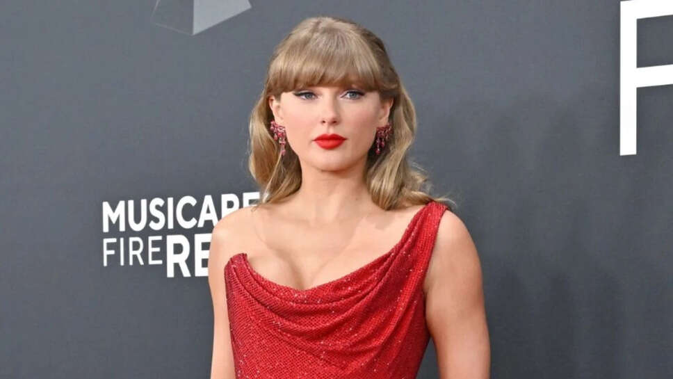टेलर स्विफ्ट की ग्रैमी अवार्ड्स में अनुपस्थिति और बाद की पार्टी में मस्ती