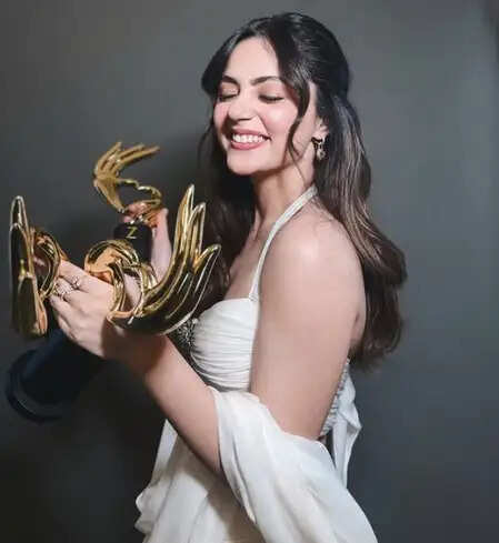 अनीत पड्डा ने जी सिने अवॉर्ड्स 2026 में अपने पिता को समर्पित की जीत!