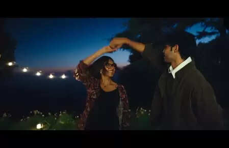 क्या 'दो दीवाने सहर में' से लौटेगा रोमांटिक सिनेमा का जादू? सिद्धांत और मृणाल की जोड़ी का इंतजार!