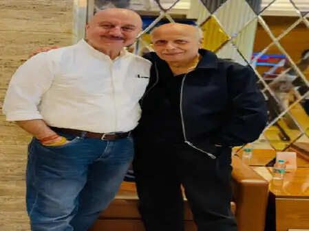 अनुपम खेर और महेश भट्ट की दुश्मनी से दोस्ती तक का सफर: जानें क्या हुआ?