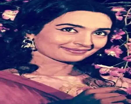 नूतन: जब बदसूरत समझा गया, फिर भी बनीं हिंदी सिनेमा की चमकती सितारा!