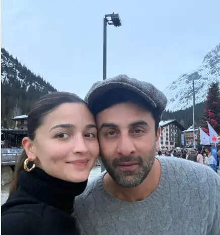 आलिया भट्ट और रणबीर कपूर की शादी की सालगिरह: प्यार भरे पल और खूबसूरत यादें