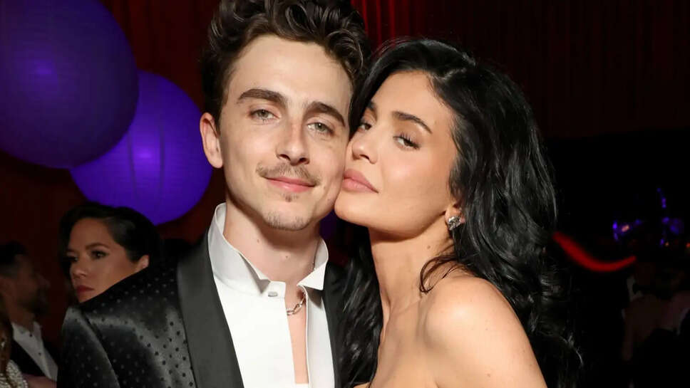 NBA फाइनल में सितारों की चमक: Kylie Jenner और Timoth&eacute;e Chalamet का फैशन स्टेटमेंट