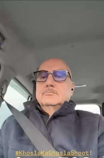 अनुपम खेर की नई फिल्म 'खोसला का घोसला 2': शूटिंग के दौरान सुन रहे हैं पुराना गाना!