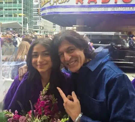 क्या है रायसा पांडे की ग्रेजुएशन की कहानी? जानें चंकी पांडे की बेटी की उपलब्धियों के बारे में!