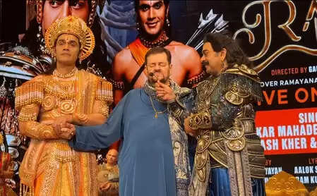 क्या आप जानते हैं नितिन मुकेश का भजन सुनकर आशुतोष राणा ने क्या किया?