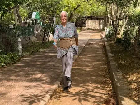 नफीसा अली की सर्जरी के बाद पार्क में टहलने की खुशी, जानें उनकी कहानी