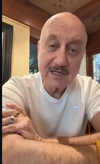 अनुपम खेर का नया नाटक 'जाने पहचाने अनजाने': थिएटर में लौटने की तैयारी!