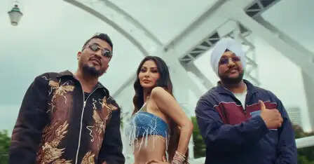 सिंगापुर में मौनी रॉय का नया म्यूजिक वीडियो 'सॉसी': क्या है इस गाने की खासियत?