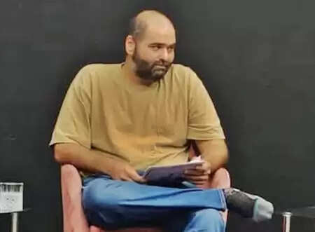 क्या है कुणाल कामरा के खिलाफ विवाद? बॉम्बे हाई कोर्ट ने दी राहत!