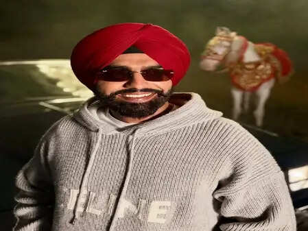 क्या है एमी विर्क की चिंता? जानिए UAE में फंसे परिवार के बारे में