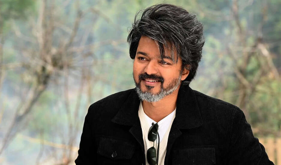 थलपति विजय की एयरपोर्ट पर गिरने की घटना से फैंस में हड़कंप