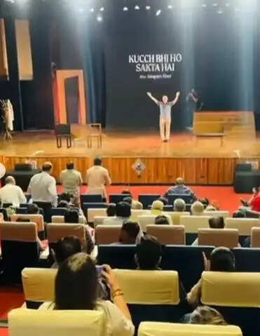 अनुपम खेर ने जयपुर में मनाया 500वें शो का जश्न, प्रेरणादायक संदेश दिया