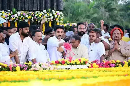 एनटीआर की 30वीं पुण्यतिथि: परिवार ने दी श्रद्धांजलि, यादों में बसी महानता