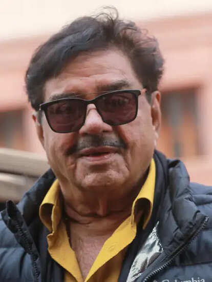 &lsquo;इंडियन आइडल&rsquo; में शत्रुघ्न सिन्हा ने साझा की देव आनंद के साथ यादगार मेंटरशिप की कहानी