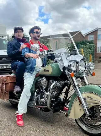 क्या है अपारशक्ति खुराना और परेश रावल की नई फिल्म का राज़? जानें मजेदार वीडियो के बारे में!