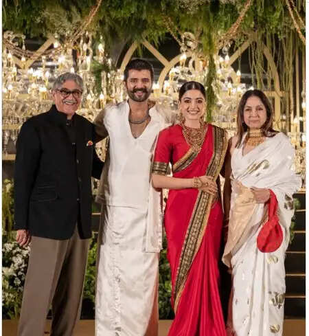 रश्मिका और विजय के रिसेप्शन में नीना गुप्ता का स्टाइलिश लुक, फैंस ने किया प्यार बरसाने!