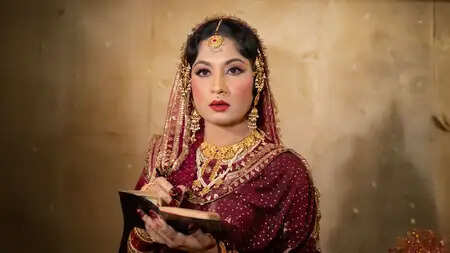 मीना कुमारी: ट्रेजेडी क्वीन की कविताओं में छिपा दर्द और प्रेम