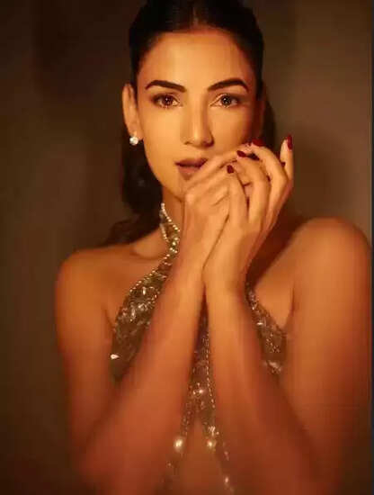 क्या बॉलीवुड में पेड नेगेटिव पीआर का अंत होगा? सोनल चौहान ने उठाई आवाज!