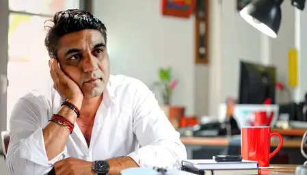 स्वानंद किरकिरे: एक गीतकार से अभिनेता बनने की प्रेरणादायक यात्रा