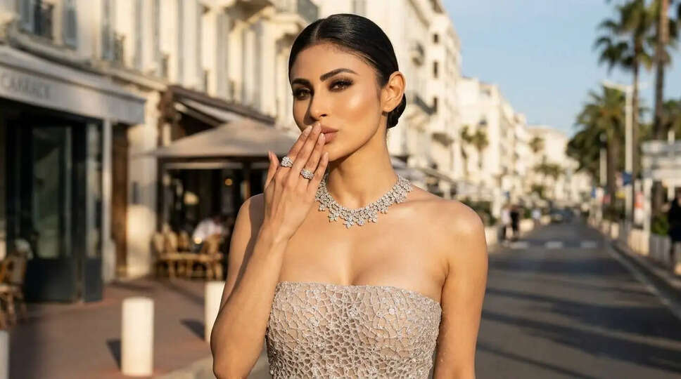 Cannes 2026: Mouni Roy ने अपने लुक से बिखेरा जादू, जानें उनके स्टाइल का राज़!
