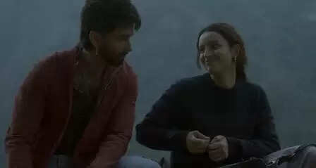 क्या है अरिजीत सिंह का नया गाना 'इश्क का फीवर'? जानें शाहिद और तृप्ति की रोमांटिक केमिस्ट्री!