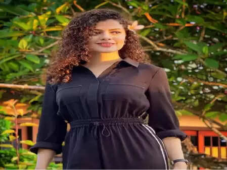 पलक मुच्छल: गरीब बच्चों के दिलों की सर्जरी के लिए जुटा रही हैं फंड, जानें कैसे!