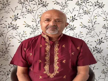 क्या आप जानते हैं समीर अंजान के बारे में? जानें इस मशहूर गीतकार की कहानी!