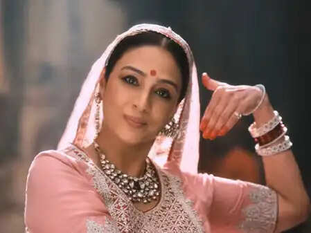 क्या है 'भूत बंगला' का जादू? अक्षय और तब्बू की जोड़ी ने मचाई धूम!