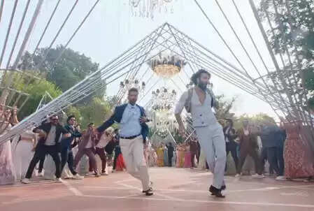 क्या मीजान जाफरी ने अपने पिता जावेद जाफरी के साथ डांस करते हुए किया कुछ खास? जानें उनके अनुभव!