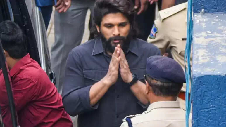 क्या अल्लू अर्जुन की वजह से हुई भगदड़? जानें &lsquo;पुष्पा 2&rsquo; की स्क्रीनिंग में क्या हुआ!