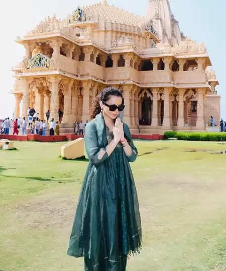 कंगना रनौत का काशी दौरा: काल भैरव के दर्शन और धर्मेंद्र की याद में भावुकता