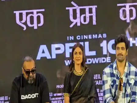 क्या है 'डकैत: एक प्रेम कथा' में मृणाल ठाकुर का खास किरदार? जानें फिल्म के बारे में सब कुछ!