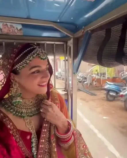 वामिका गब्बी ने 'भूल चूक माफ' के एक साल पूरे होने पर मनाया खास जश्न!