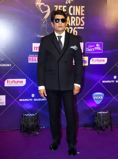 क्या है शेखर सुमन का नया शो 'शेखर टुनाइट'? जानें नितिन गडकरी से हुई बातचीत के बारे में!