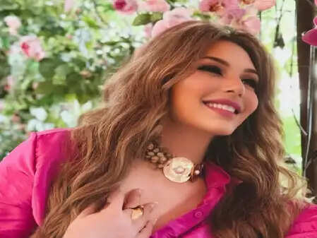 धर्मेंद्र की यादों में खोईं सोमी अली: एक पिता समान रिश्ते की कहानी