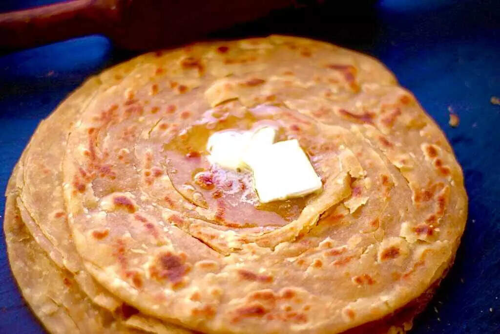 परांठे के सेवन से होने वाले स्वास्थ्य जोखिम: जानें क्या हैं नुकसान